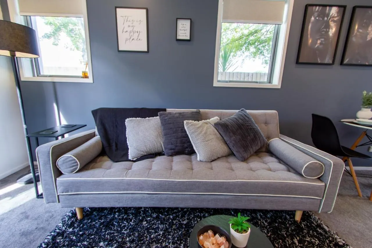 Hideout In Central Christchurch 0*,